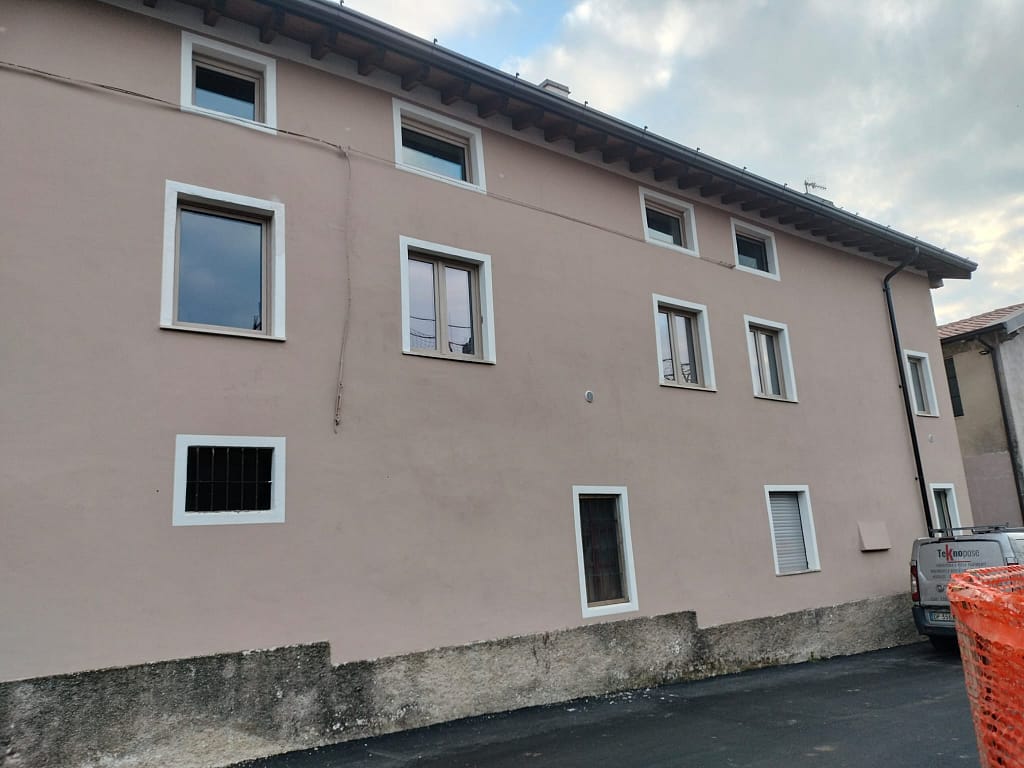 Finestre in pvc, effetto legno esterno. posate a minerbe