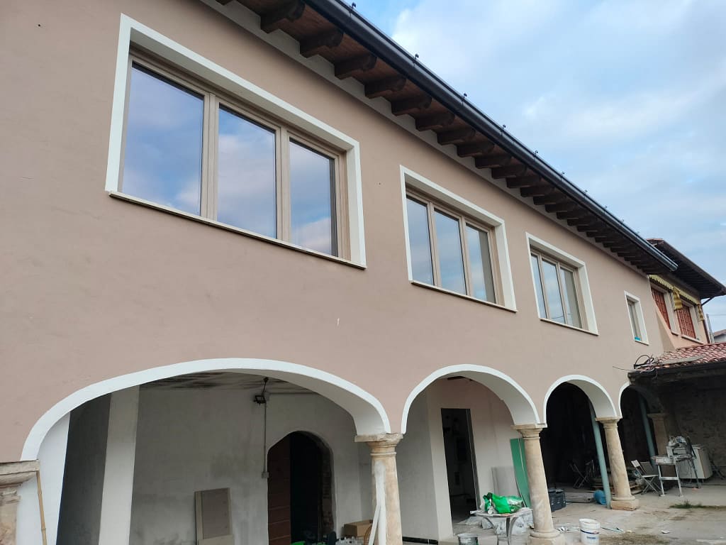 Finestre in pvc, effetto legno esterno. posate a minerbe