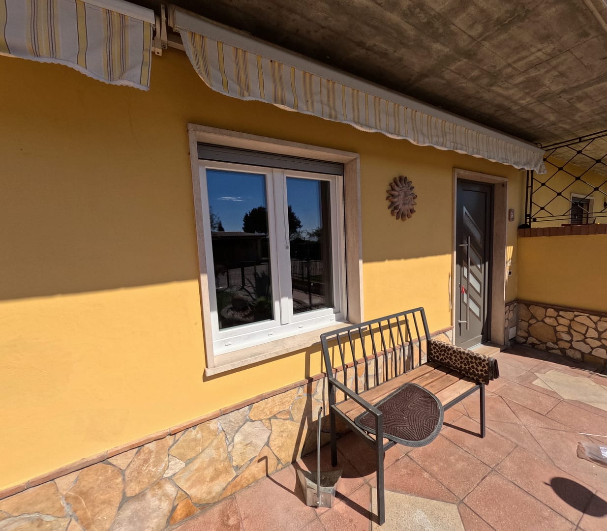 Portoncino e finestra in pvc installate a Gazzolo