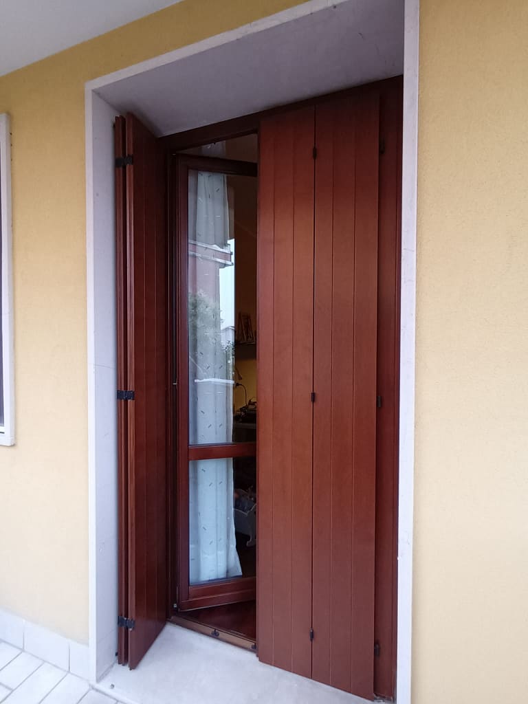 Portafinestra in legno a San Bonifacio